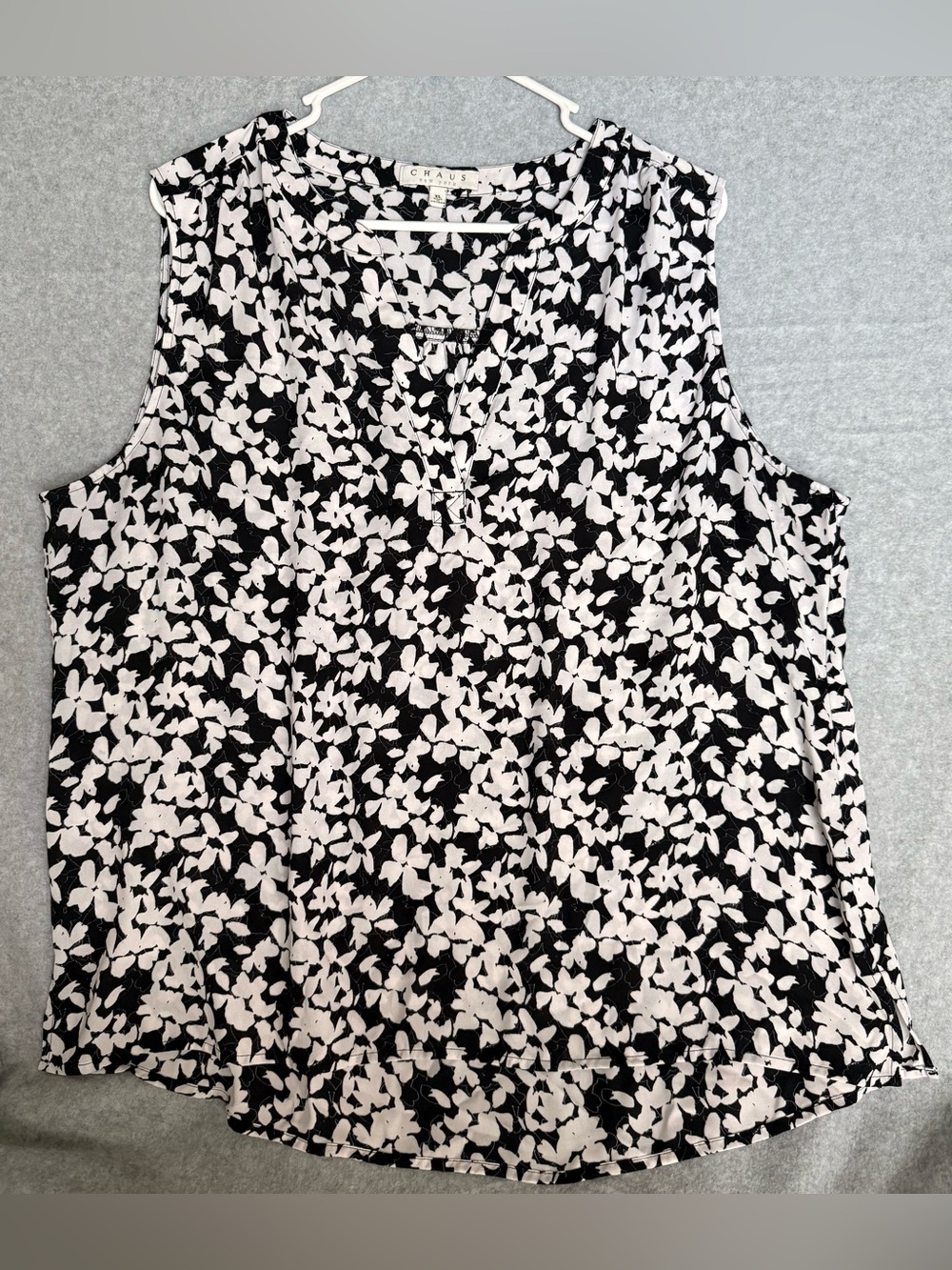 Chaus New York Womens XL Sleeveless V-Neck Blouse Black White Floral Print